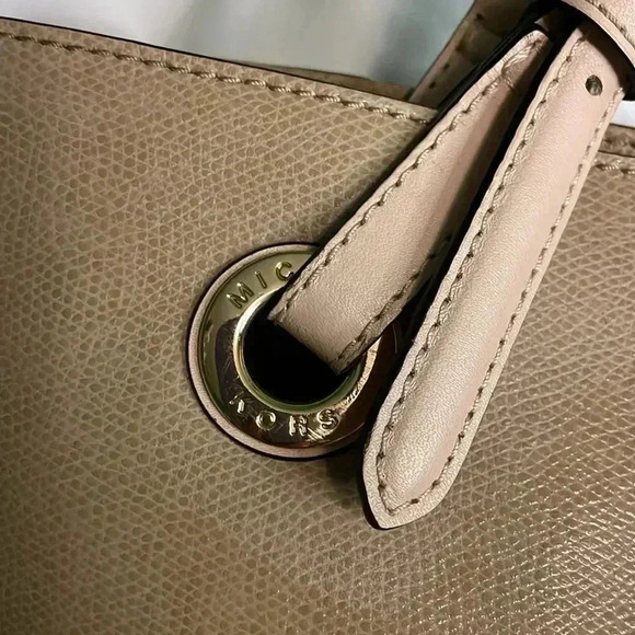 Michael Kors Tan Handbag- EUC - Picture 5 of 10